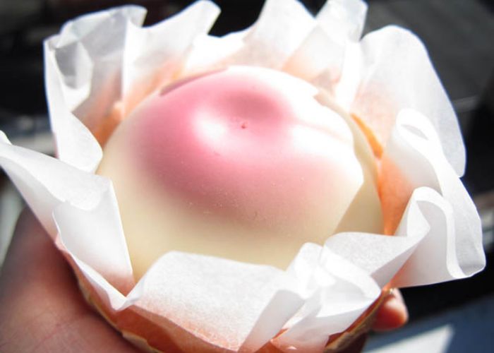 Hakuto white peach jelly package that resembles a real white peach